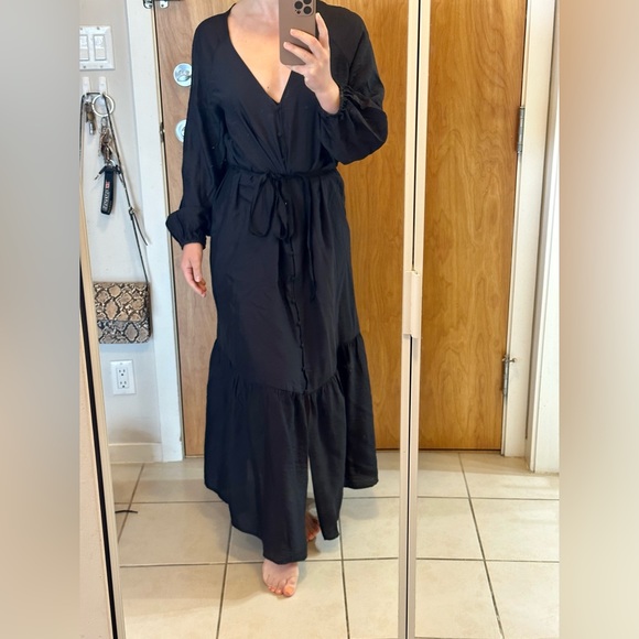 Cute, light, summer H&M black maxi dress with long sleeves. - Picture 12 of 12